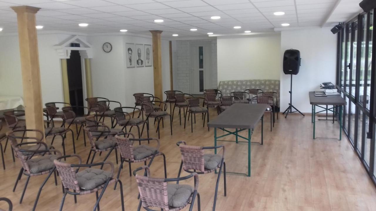 Divaca, Vila Srebrna Bagian luar foto